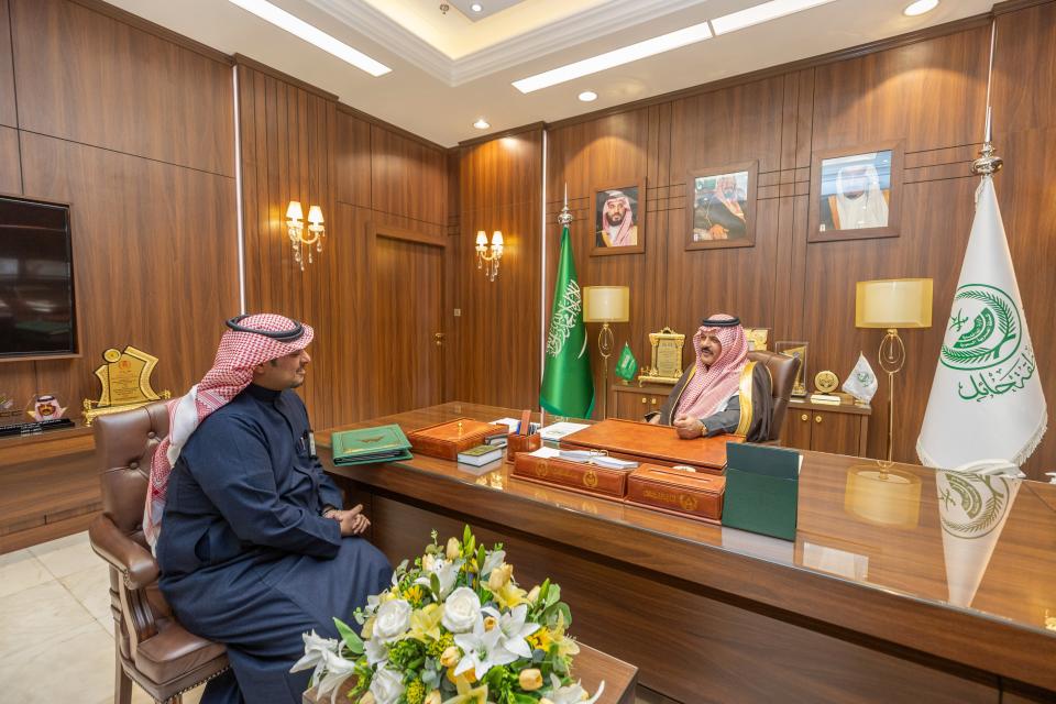 الأمير عبدالعزيز بن سعد يستقبل أمين منطقة حائل