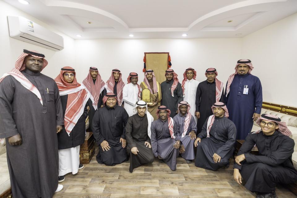 نائب أمير منطقة حائل يزور مقر رعاية الأيتام التابع للمؤسسة "إخاء"