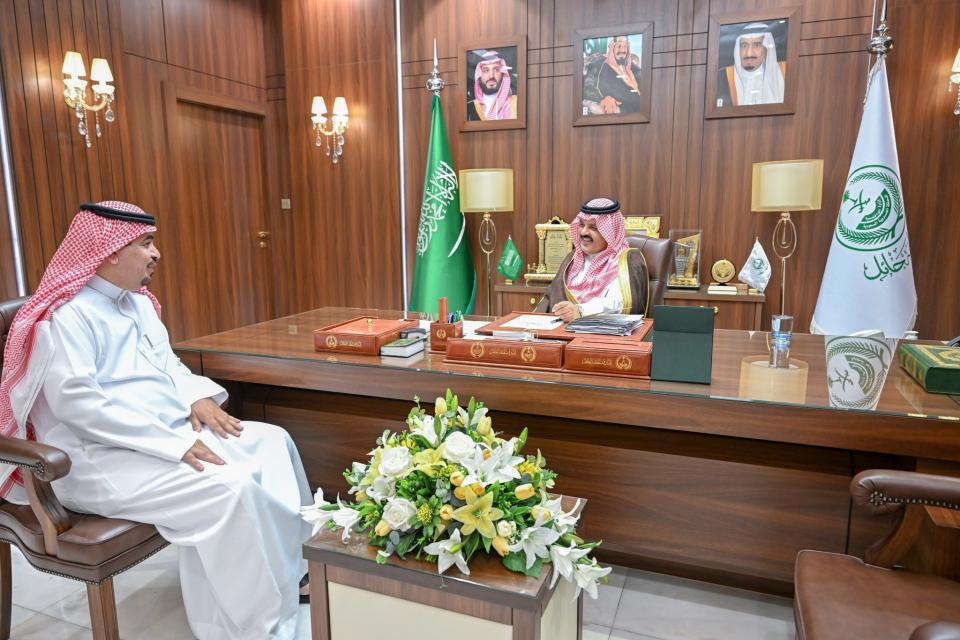 أمير منطقة حائل يطلع على استعدادات إقامة المسابقة التعليمية "لمن الكأس 2024"