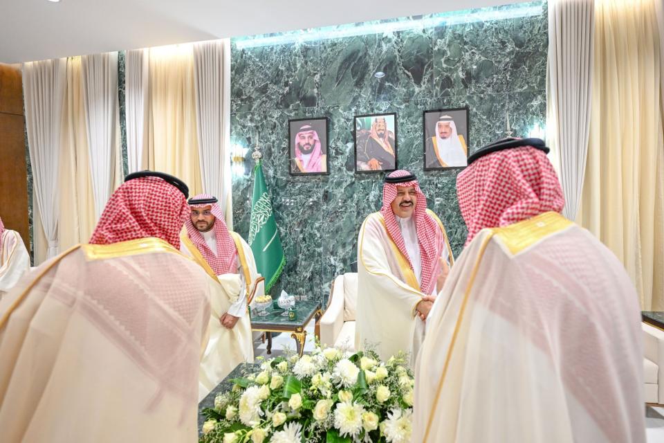 الأمير عبدالعزيز بن سعد بن عبدالعزيز يستقبل جموع المهنئين بعيد الأضحى