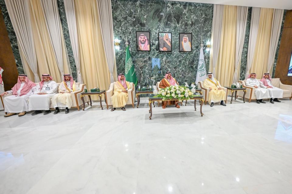 أمير منطقة حائل يستقبل وكلاء ومديري العموم في الإمارة المهنئين بعيد الأضحى المبارك