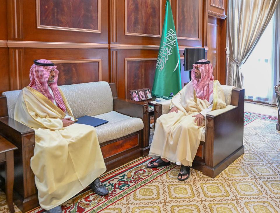 نائب أمير حائل يستقبل مدير الشؤون الصحية بالمنطقة