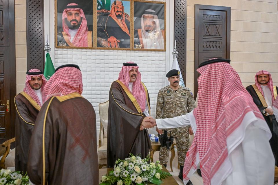 أمير منطقة حائل يعقد الجلسة الاثنينية