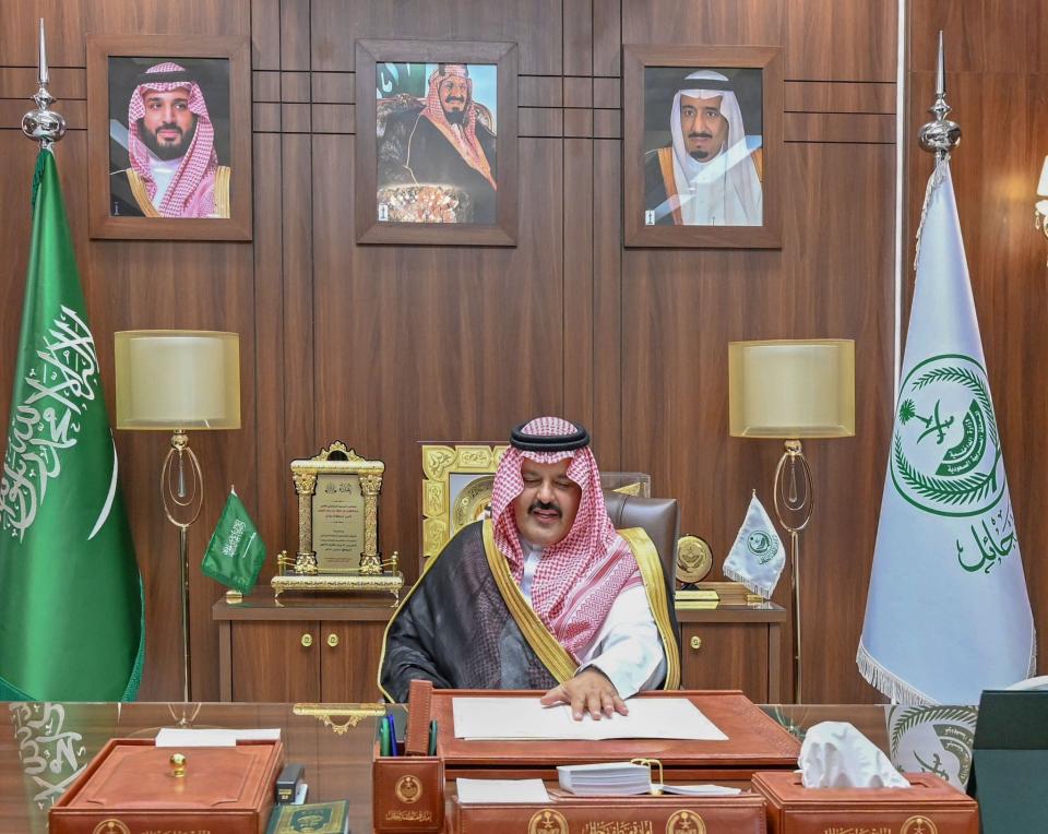 أمير منطقة حائل يستقبل عدداً من رجال الأعمال