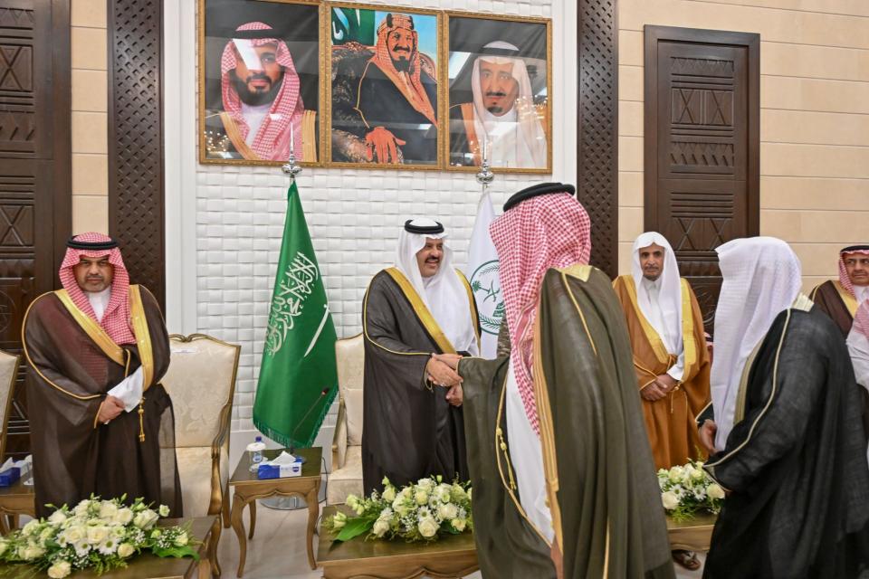 أمير منطقة حائل يعقد جلسته الاثنينية للحديث عن توالي مسيرة الخير والنماء للوطن