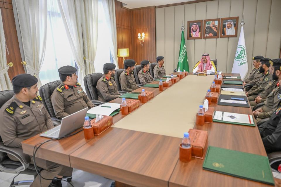 أمير حائل يستقبل مدير شرطة المنطقة