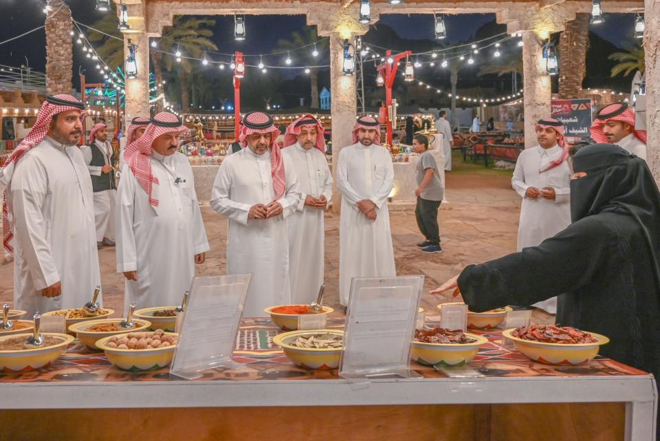 وكيل إمارة حائل يزور فعاليات بيت حائل (البيت بيتكم .. يابعد حيي)