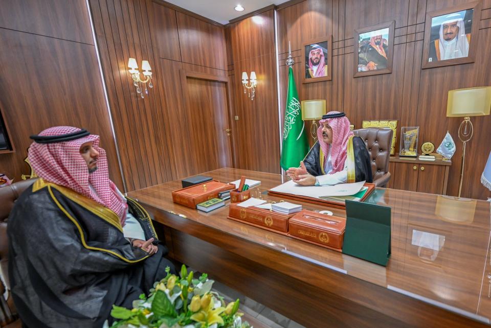 أمير منطقة حائل يطّلع على جهود أمانة المنطقة في زيادة المساحات الخضراء