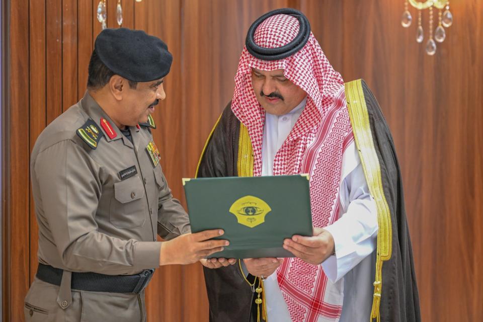 أمير حائل يستقبل مدير شرطة المنطقة