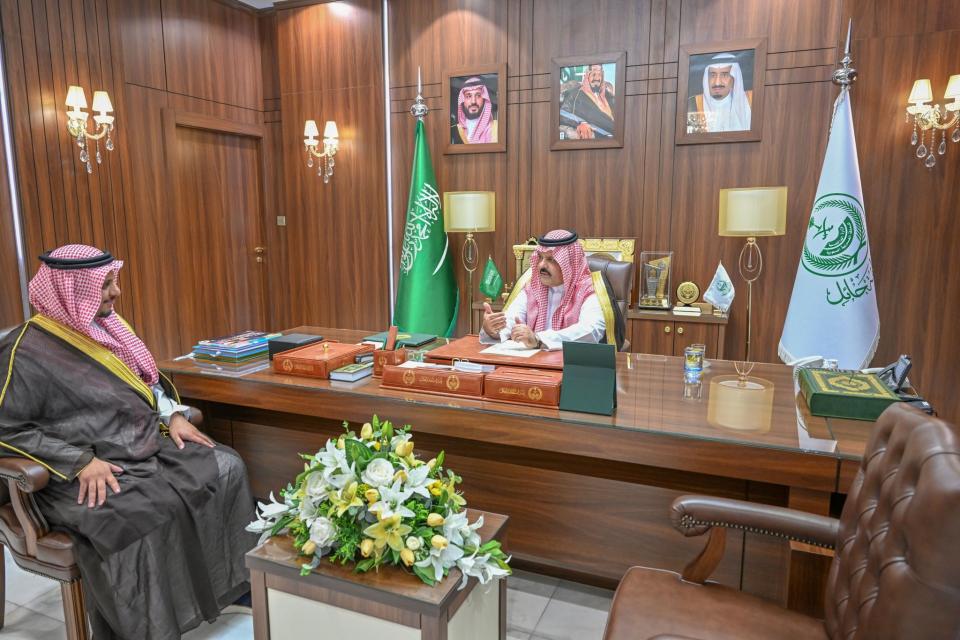 الأمير عبد العزيز بن سعد يستقبل أمين منطقة حائل