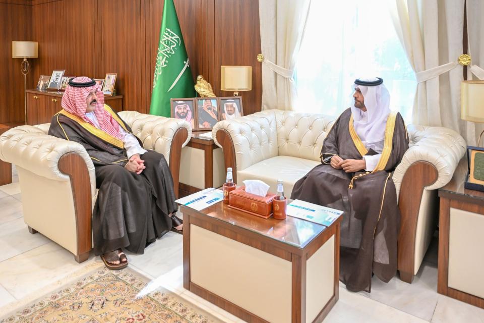 الأمير عبدالعزيز بن سعد يستقبل رئيس جامعة حائل