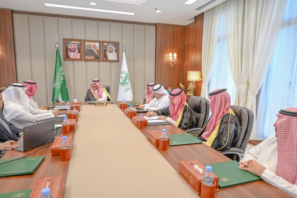 أمير حائل يرأس اجتماع فريق العمل الخاص بدراسة مشروع تطوير محميات صيد بجبال المُسمى