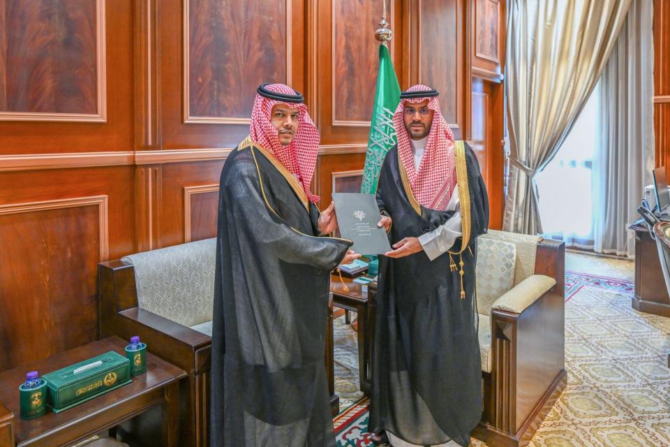 نائب أمير حائل يستقبل مدير فرع وزارة البيئة بالمنطقة