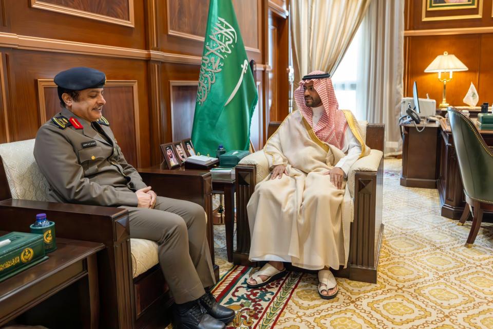 نائب أمير حائل يستقبل مدير الدفاع المدني بالمنطقة