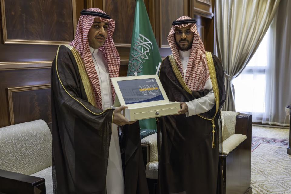نائب أمير حائل يستقبل مدير عام فرع وزارة الموارد البشرية والتنمية الاجتماعية بالمنطقة