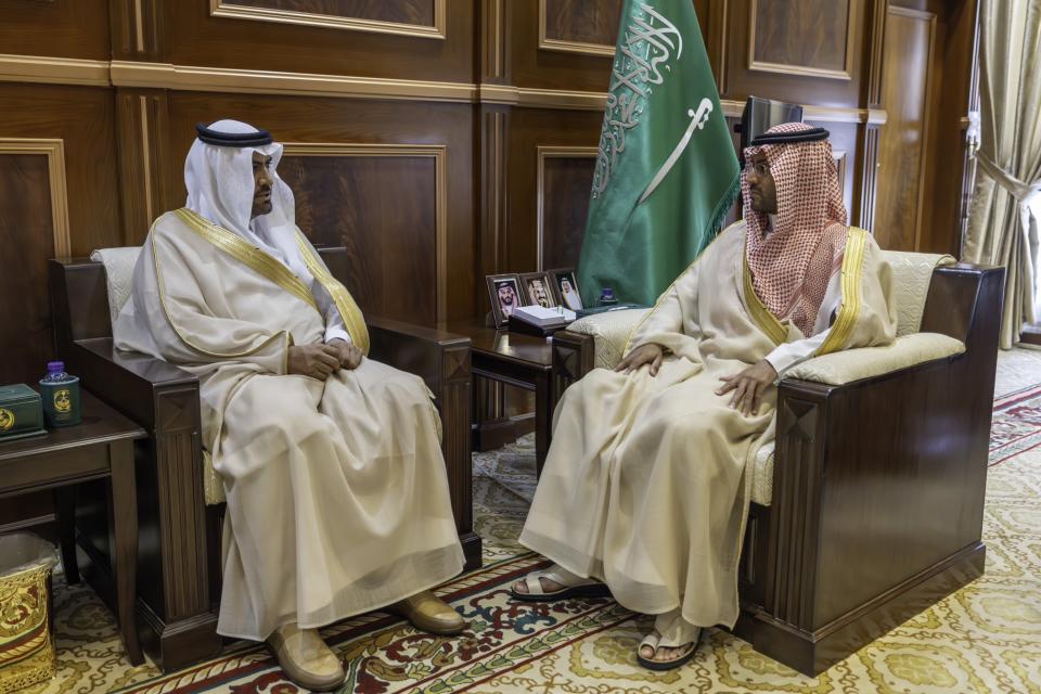 الأمير فيصل بن فهد بن مقرن يستقبل رئيس جامعة حائل المكلف