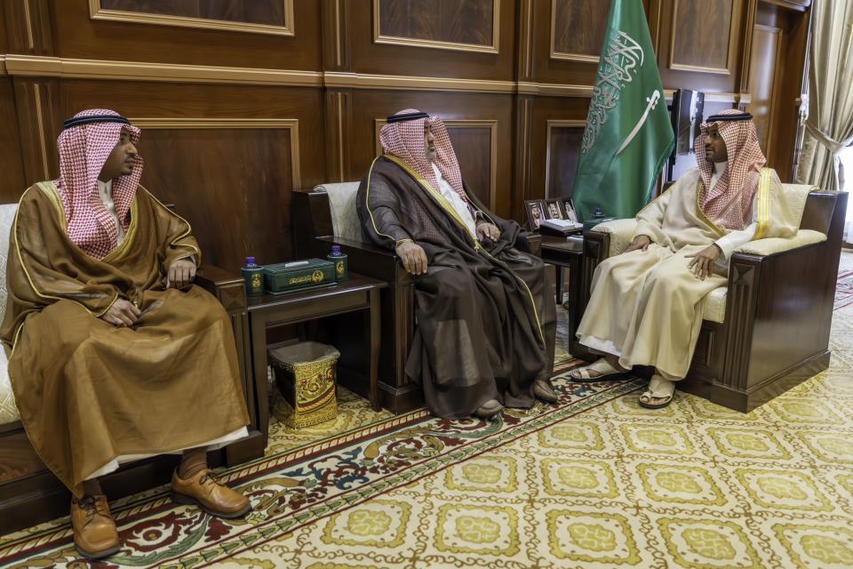نائب أمير منطقة حائل يستقبل رئيس اللجنة السعودية للبادل