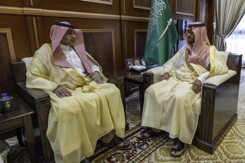 نائب أمير حائل يستقبل مدير عام فرع صندوق التنمية الزراعية بالمنطقة