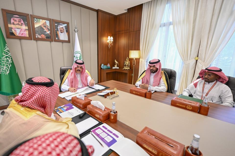 أمير حائل يستقبل رئيس جمعية التنمية السياحية بالمنطقة
