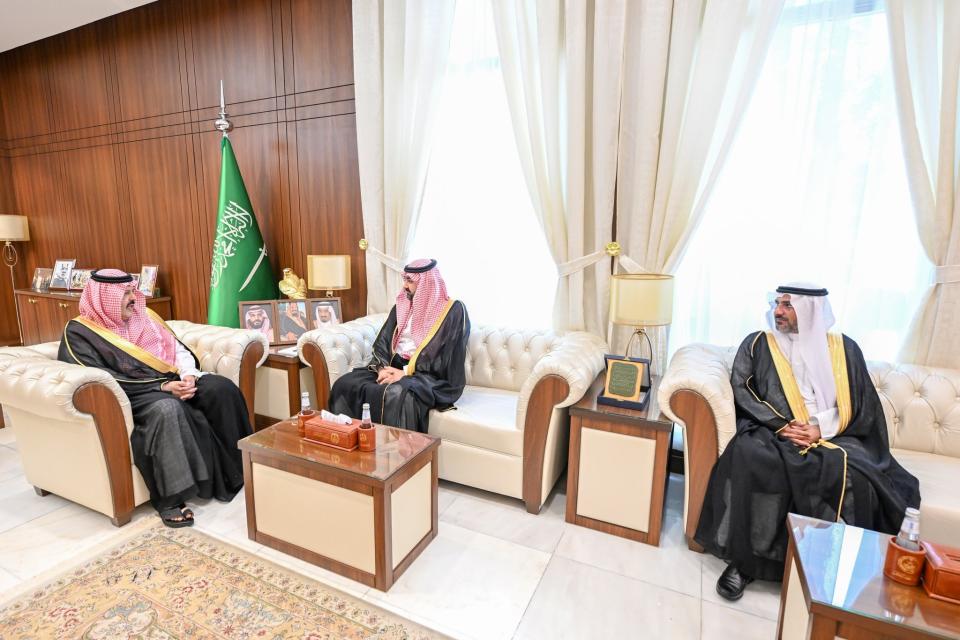 الأمير عبدالعزيز بن سعد يلتقي الرئيس التنفيذي للمركز الوطني لإدارة النفايات "موان"
