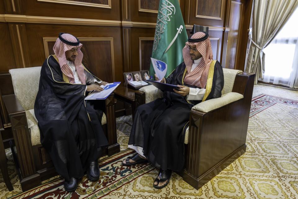 نائب أمير حائل يستقبل مدير وحدة أعمال المياه بالمنطقة