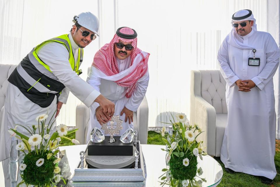 أمير حائل يدشّن عددًا من مشاريع البنية التحتية والتنموية في المنطقة