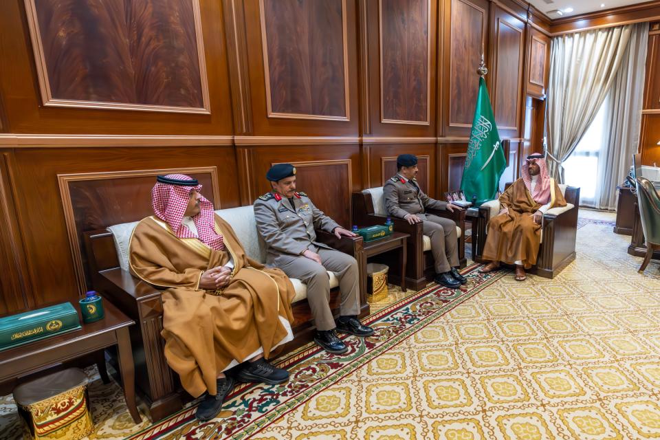 نائب أمير حائل يستقبل مدير الشرطة والقيادات الأمنية بالمنطقة