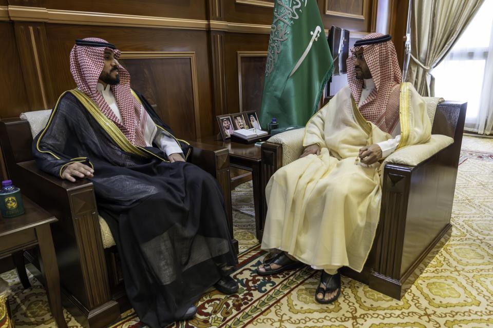 نائب أمير حائل يستقبل مدير فرع هيئة الزكاة والضريبة والجمارك بالمنطقة