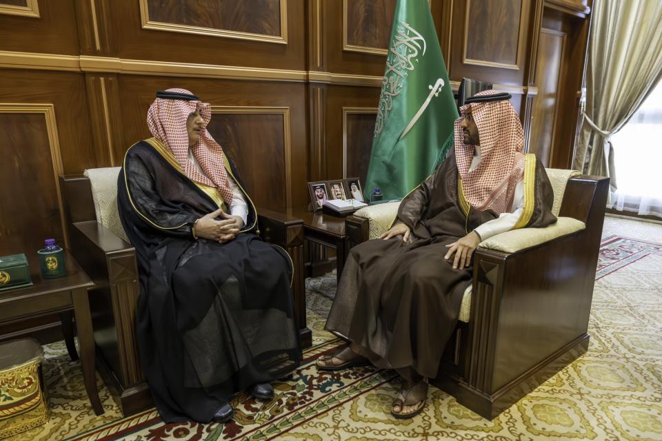 نائب أمير حائل يستقبل مدير فرع وزارة الرياضة بالمنطقة