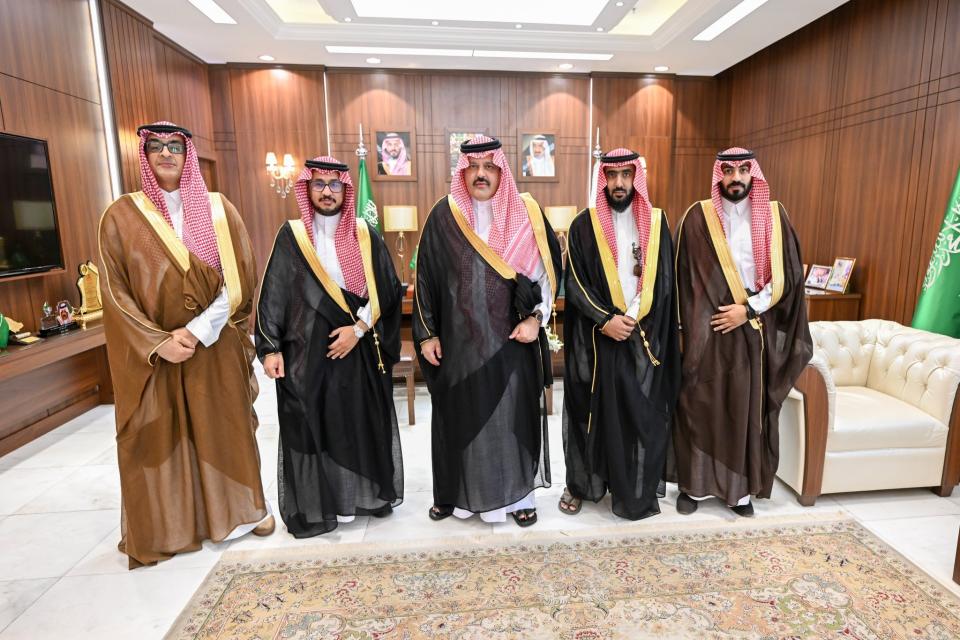 أمير حائل يستقبل رئيس مجلس الجمعيات الأهلية بالمنطقة