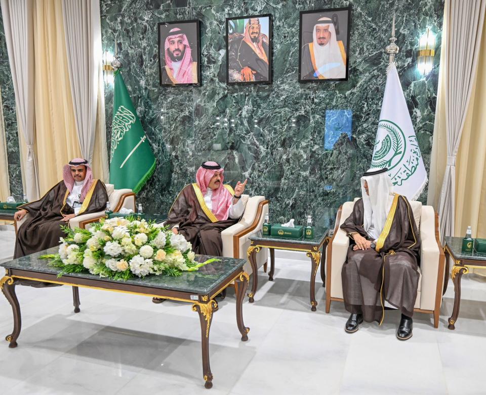 أمير حائل يرعى توقيع اتفاقية تعاون بين إمارة المنطقة ومركز التواصل الحضاري