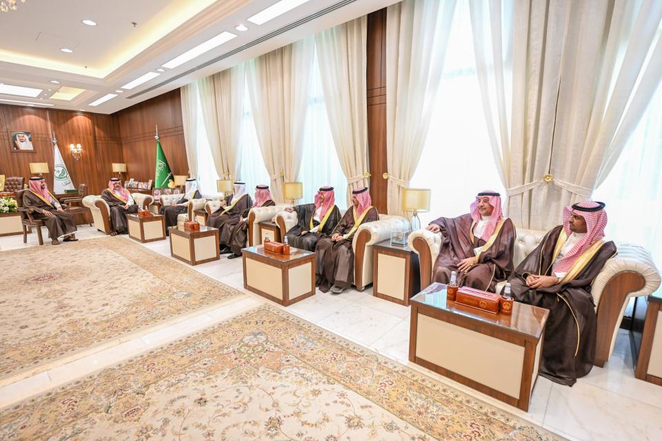 أمير منطقة حائل يستقبل وزير النقل والخدمات اللوجستية