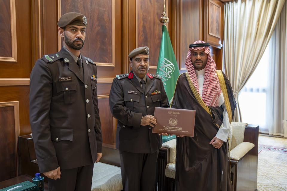 نائب أمير حائل يستقبل قائد القوة الخاصة للأمن البيئي بالمنطقة