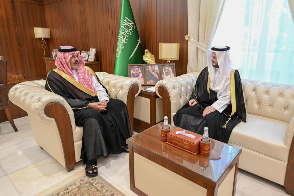 أمير منطقة حائل يستقبل نائب الرئيس التشغيلي للقطاع الشمالي في شركة المياه الوطنية