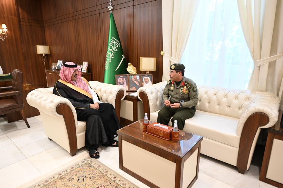 أمير منطقة حائل يستقبل نائب مدير عام الجوازات