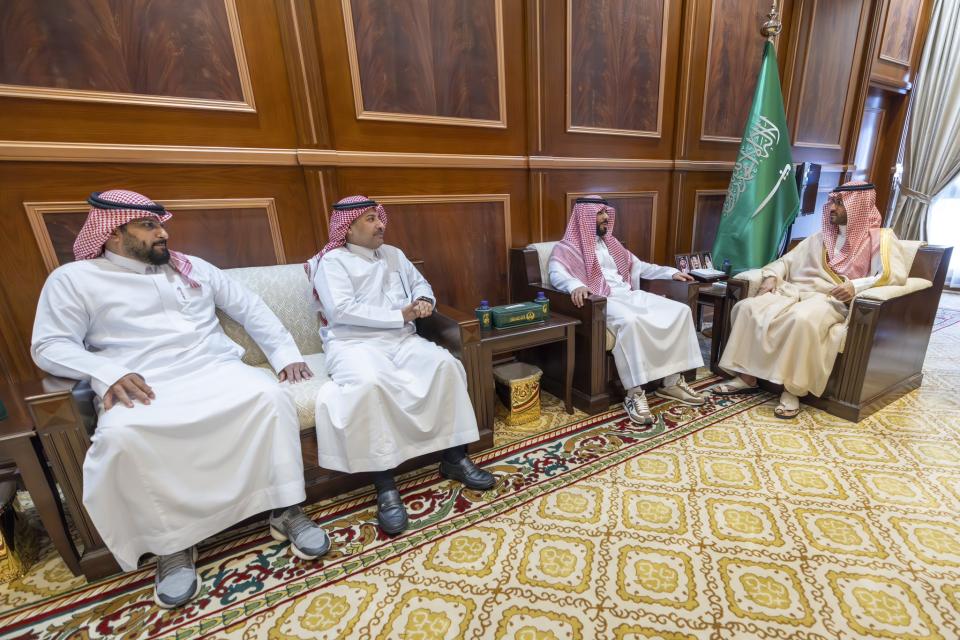 نائب أمير منطقة حائل يستقبل رئيس نادي الجبلين