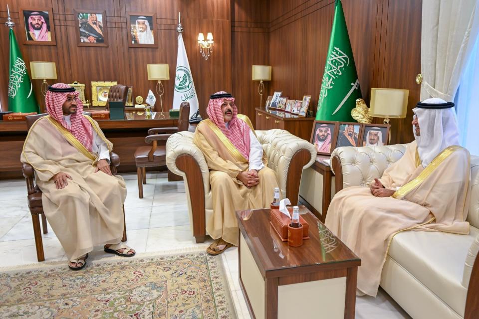 أمير منطقة حائل يستقبل وزير البلديات والإسكان ويطلع على تصاميم المنطقة المركزية