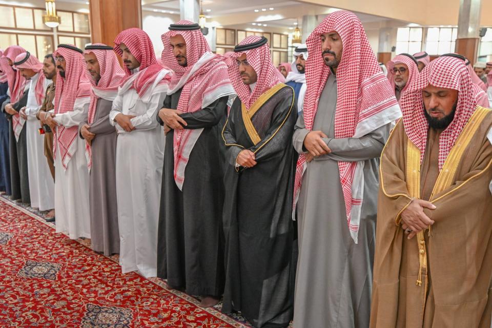 نائب أمير حائل يؤدّي صلاة الميت على فهد الخرشاوي رحمه الله