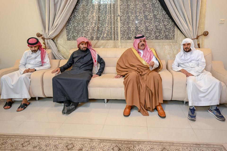أمير منطقة حائل يقدم واجب العزاء لأسرة الخرشاوي