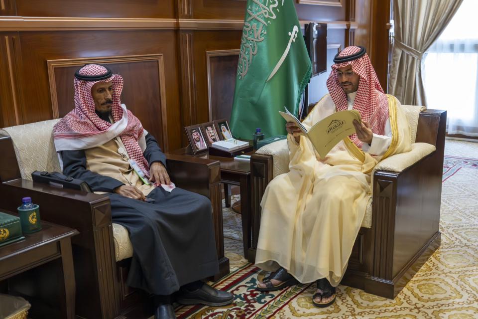 نائب أمير منطقة حائل يستقبل رئيس نادي أثر لاستكشاف الحضارات والآثار