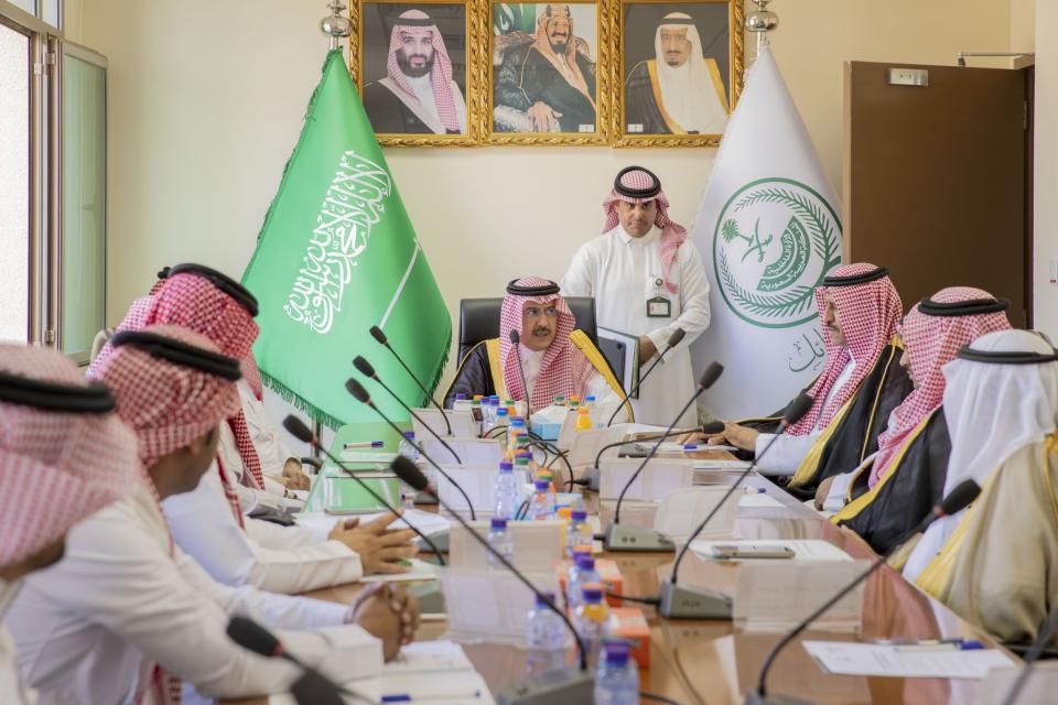 وكيل إمارة حائل يزور القرية التراثية بمحافظة الغزالة