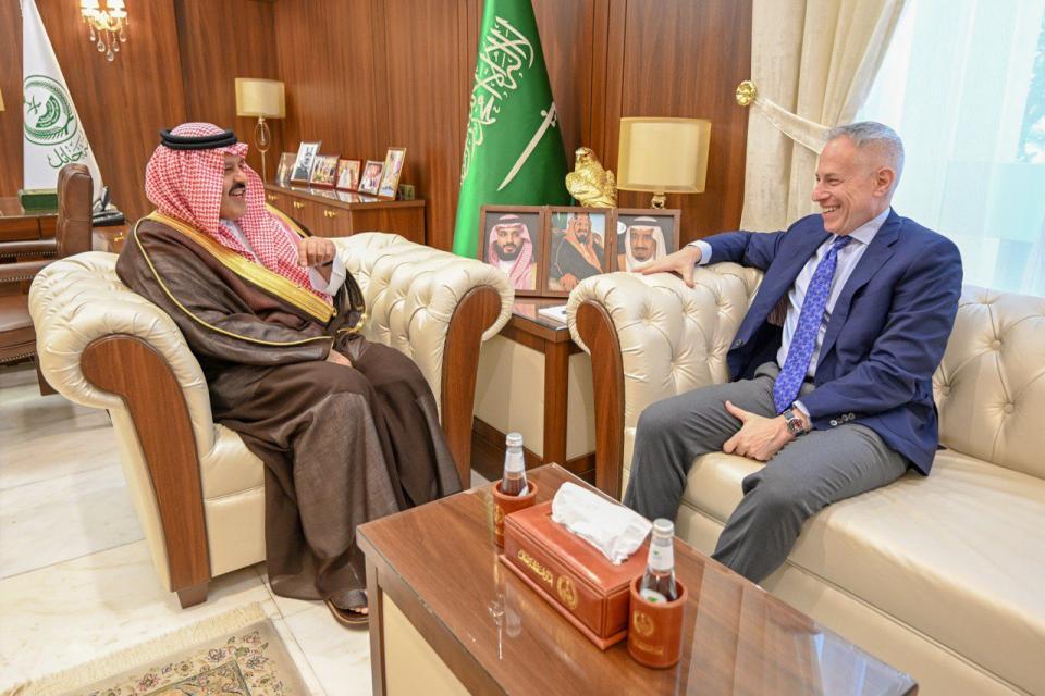أمير منطقة حائل يستقبل سفير الولايات المتحدة الأمريكية لدى المملكة