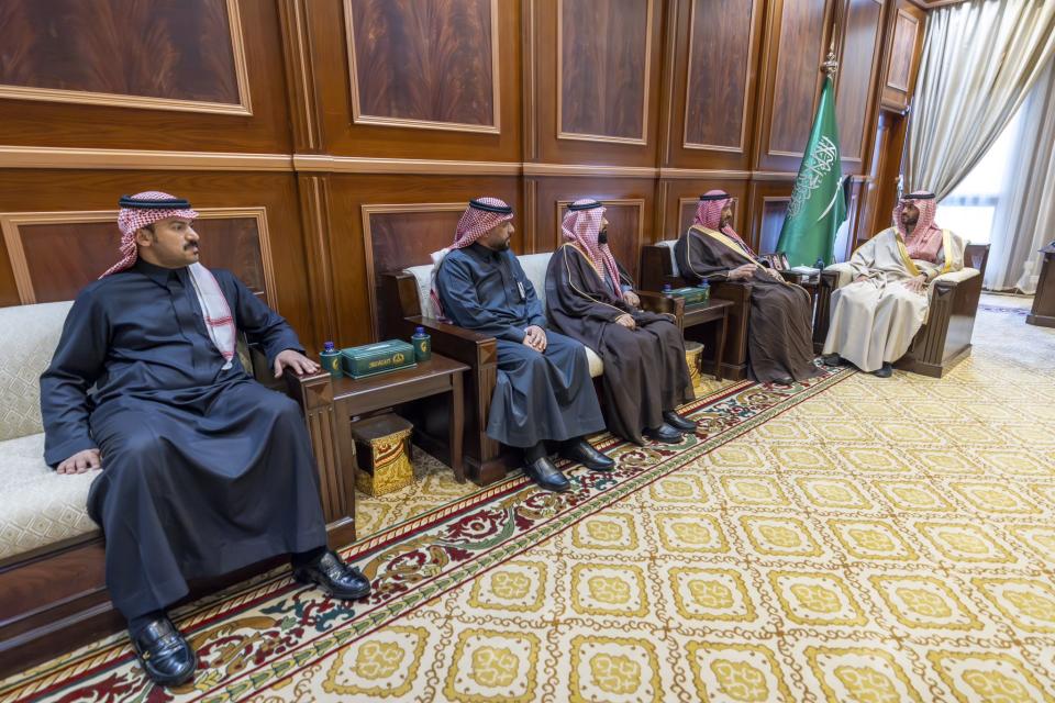 نائب أمير حائل يستقبل مدير إدارة الكهرباء بالمنطقة