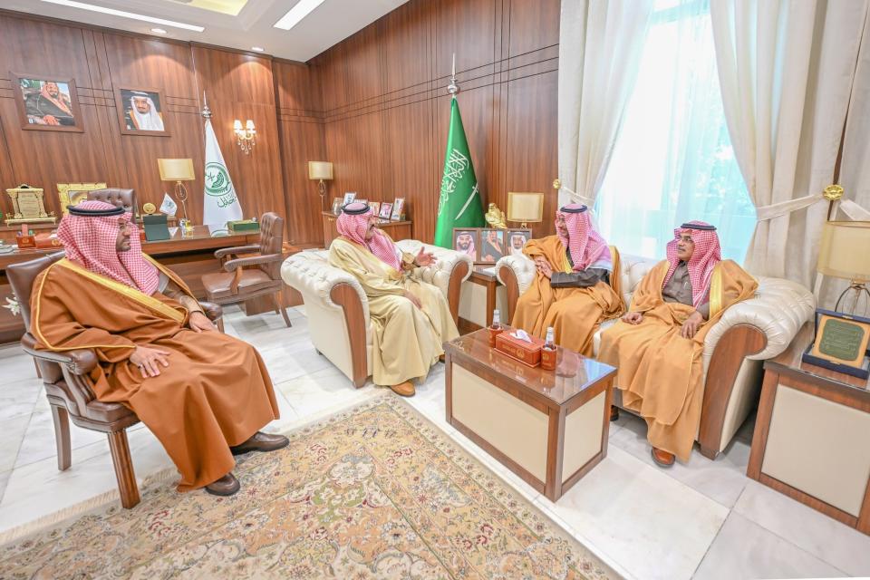 أمير منطقة حائل يستقبل وزير الصناعة والثروة المعدنية
