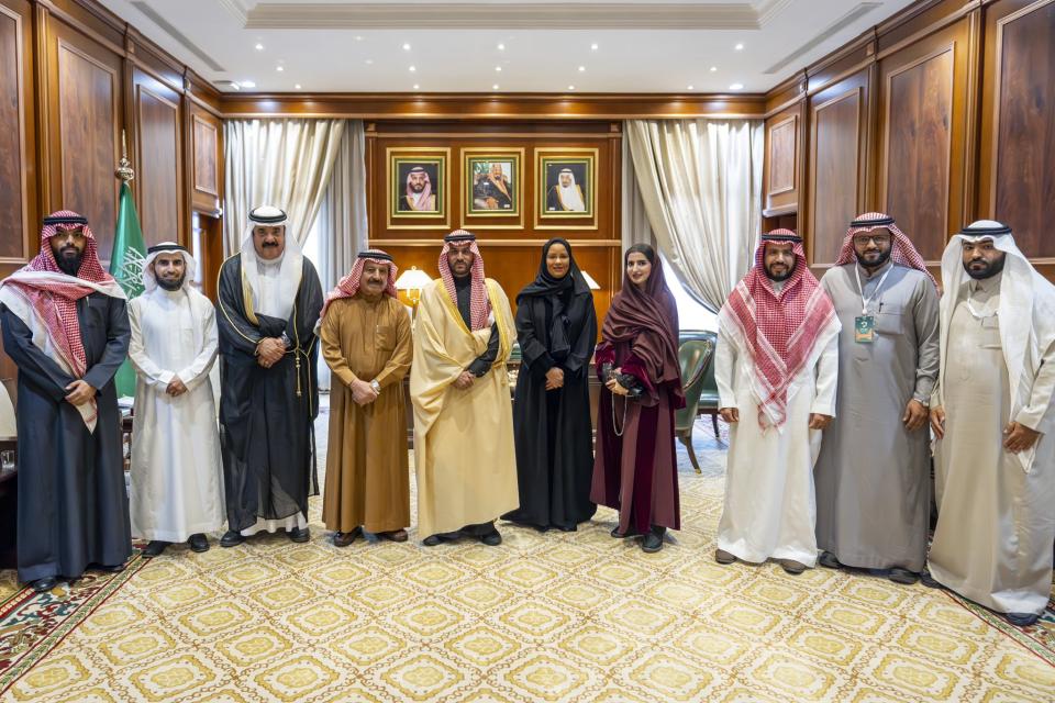 نائب أمير منطقة حائل يستقبل عددًا من المشاركين في "ملتقى التطوع والشباب"