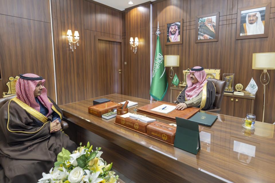 الأمير عبدالعزيز بن سعد يستقبل مدير عام فرع وزارة البيئة والمياه والزراعة بمنطقة حائل