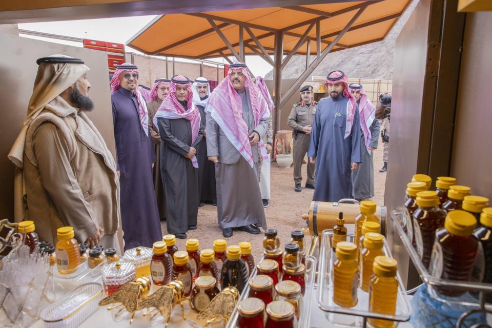 أمير حائل يدشن مهرجان العسل بنسخته الرابعة بالمنطقة