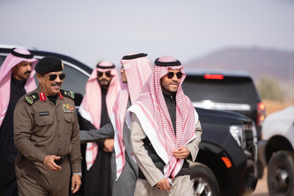 نائب أمير حائل يقف على الاستعدادات الأمنية خلال مرور مسار رالي داكار الدولي ٢٠٢٥ بالمنطقة