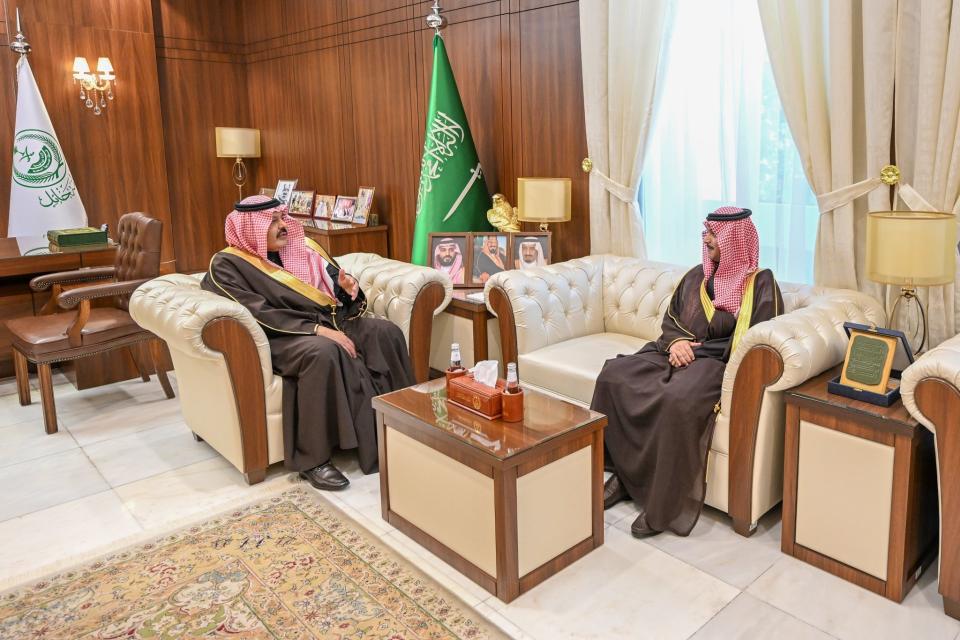 أمير حائل يستقبل مدير فرع صندوق تنمية الموارد البشرية بالمنطقة