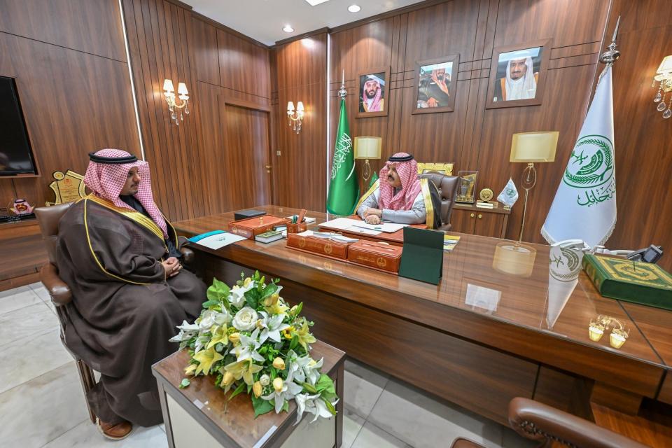 الأمير عبدالعزيز بن سعد يستقبل أمين منطقة حائل